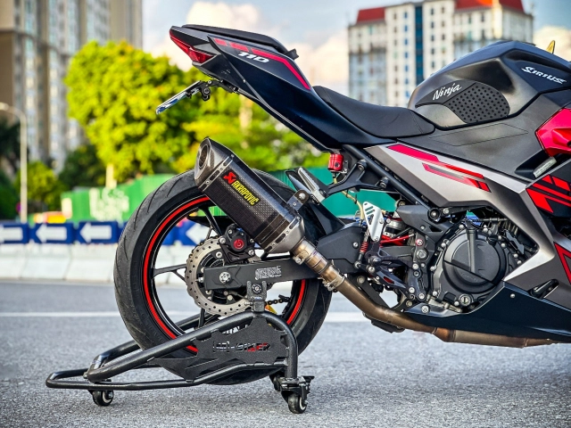 Kawasaki ninja 400 khác biệt với dàn trang bị đẳng cấp của biker việt
