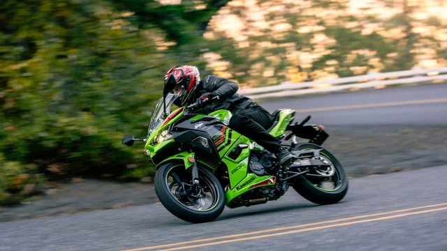 Kawasaki ninja 500 phiên bản kỷ niệm 40 năm ra mắt thị trường