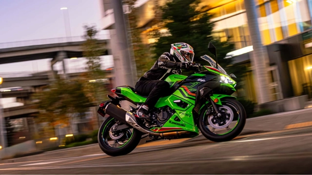 Kawasaki ninja 500 phiên bản kỷ niệm 40 năm ra mắt thị trường