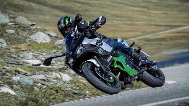 Kawasaki ninja 7 và z7 hybrid 2024 đã chính thức ra mắt thị trường với giá dễ tiếp cận
