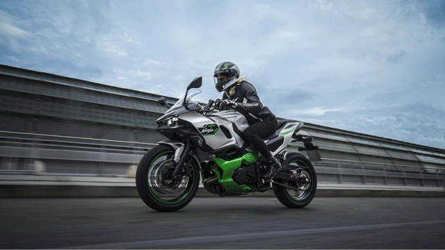 Kawasaki ninja 7 và z7 hybrid 2024 đã chính thức ra mắt thị trường với giá dễ tiếp cận