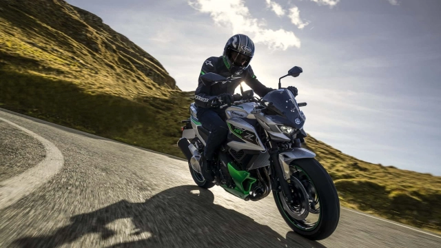 Kawasaki ninja 7 và z7 hybrid 2024 đã chính thức ra mắt thị trường với giá dễ tiếp cận