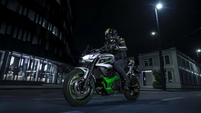 Kawasaki ninja 7 và z7 hybrid 2024 đã chính thức ra mắt thị trường với giá dễ tiếp cận