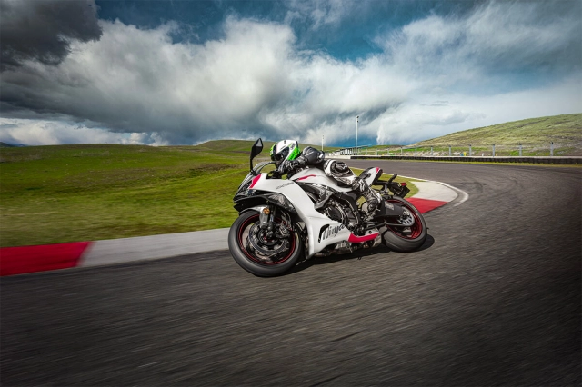 Kawasaki ninja zx-6r 2025 chính thức lộ diện