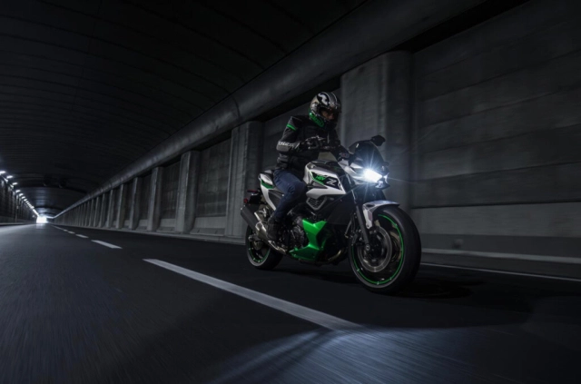 Kawasaki trình làng naked bike z7 hybrid đầu tiên trên thế giới