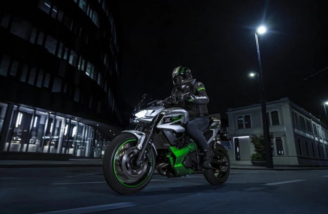 Kawasaki trình làng naked bike z7 hybrid đầu tiên trên thế giới