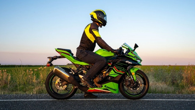 Kawasaki tung ra chiếc cúp one-make ninja zx-4rr tại ý
