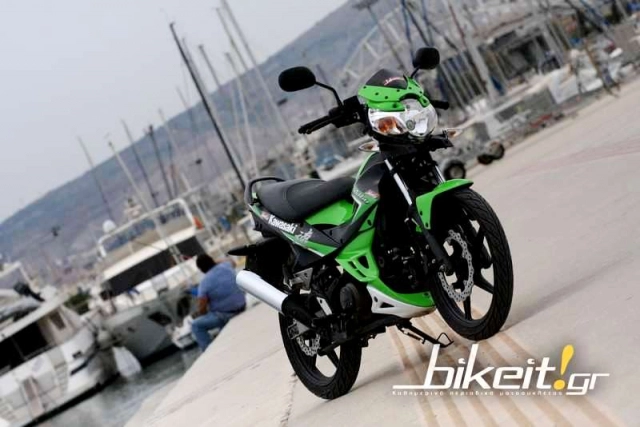 Kawasaki và mẫu xe số 125cc độc chiêu ngầu hơn hàng tá xe côn tay hiện nay