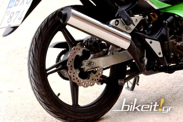 Kawasaki và mẫu xe số 125cc độc chiêu ngầu hơn hàng tá xe côn tay hiện nay