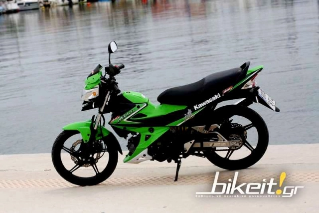 Kawasaki và mẫu xe số 125cc độc chiêu ngầu hơn hàng tá xe côn tay hiện nay