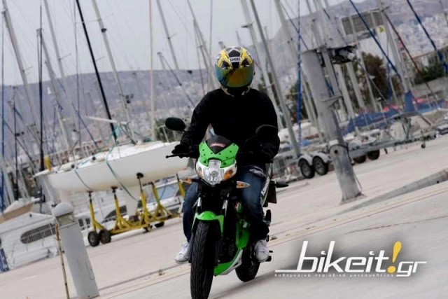 Kawasaki và mẫu xe số 125cc độc chiêu ngầu hơn hàng tá xe côn tay hiện nay