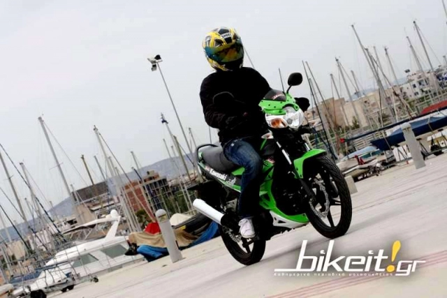 Kawasaki và mẫu xe số 125cc độc chiêu ngầu hơn hàng tá xe côn tay hiện nay