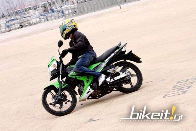 Kawasaki và mẫu xe số 125cc độc chiêu ngầu hơn hàng tá xe côn tay hiện nay