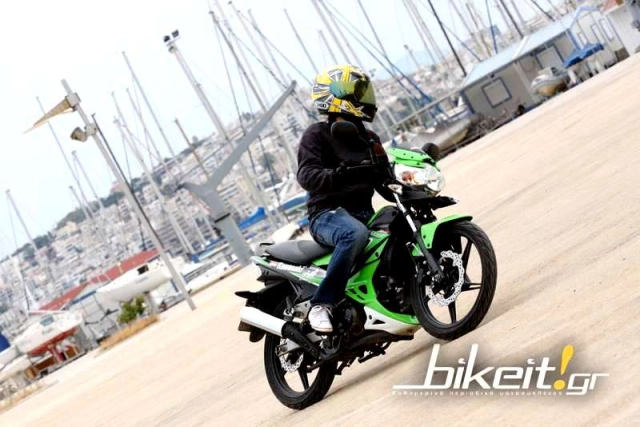 Kawasaki và mẫu xe số 125cc độc chiêu ngầu hơn hàng tá xe côn tay hiện nay