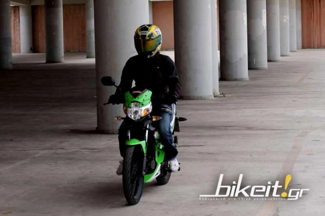 Kawasaki và mẫu xe số 125cc độc chiêu ngầu hơn hàng tá xe côn tay hiện nay