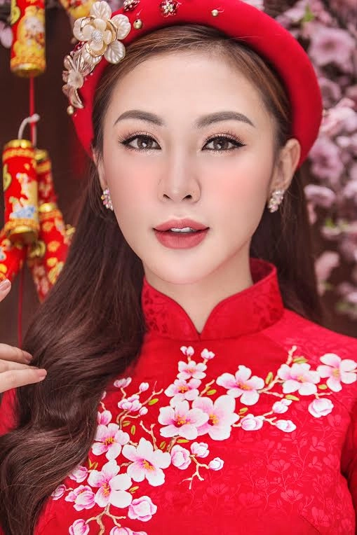 Kelly nguyễn ngọt như kẹo với áo dài pastel chuẩn bị đón năm mới