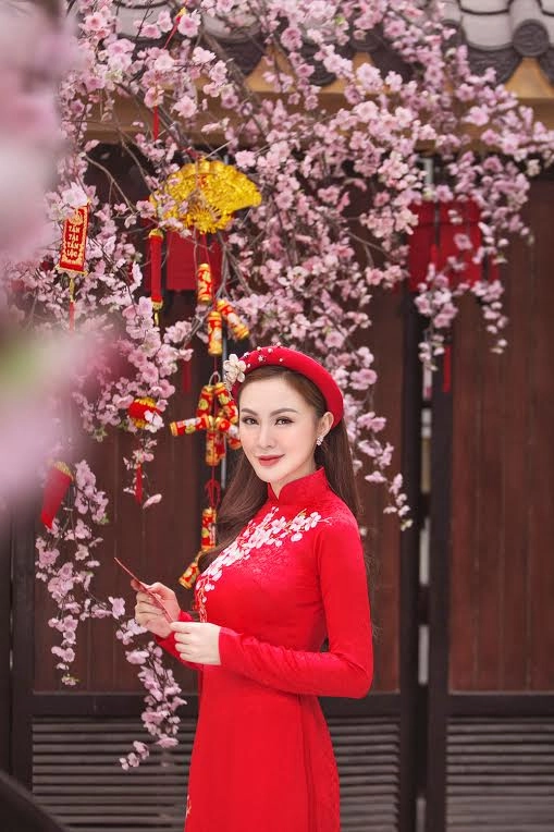 Kelly nguyễn ngọt như kẹo với áo dài pastel chuẩn bị đón năm mới