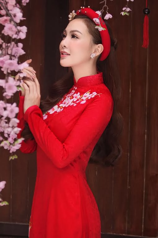 Kelly nguyễn ngọt như kẹo với áo dài pastel chuẩn bị đón năm mới