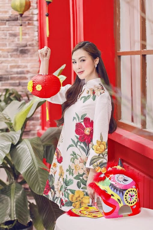 Kelly nguyễn ngọt như kẹo với áo dài pastel chuẩn bị đón năm mới
