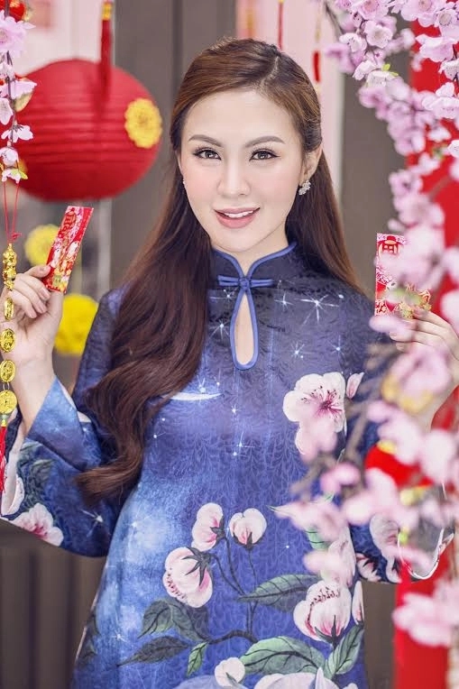 Kelly nguyễn ngọt như kẹo với áo dài pastel chuẩn bị đón năm mới
