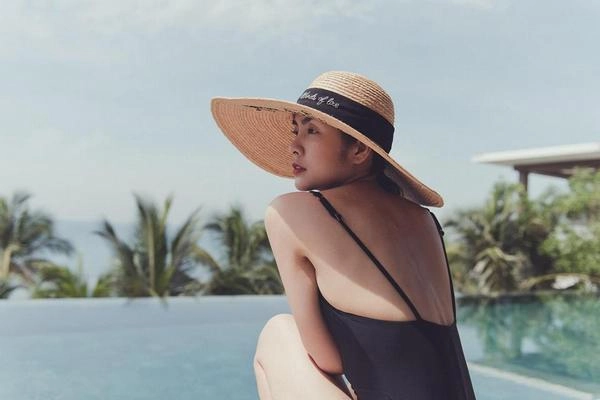 Khi tăng thanh hà than thở mặt tròn vo vì đi chơi nhiều còn các fan lại thấy điều khác