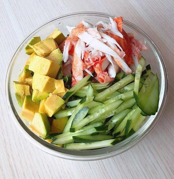 Khi tăng thanh hà than thở mặt tròn vo vì đi chơi nhiều còn các fan lại thấy điều khác