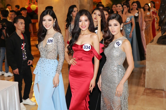 Khoảnh khắc vàng của hoa hậu hoàn vũ phạm hương và mâu thuỷ mà ít ai chứng kiến được