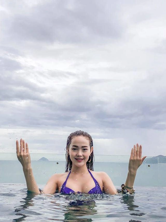 Không phải cằm xuyên thủng vạn vật khuôn miệng đỏ rực khó hiểu của minh hằng mới gây chú ý
