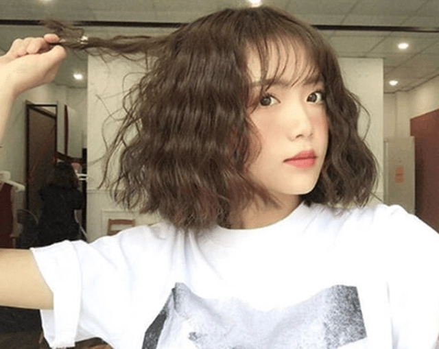Kiểu tóc ngắn uốn đẹp trẻ trung cho bạn gái hot nhất năm 2019