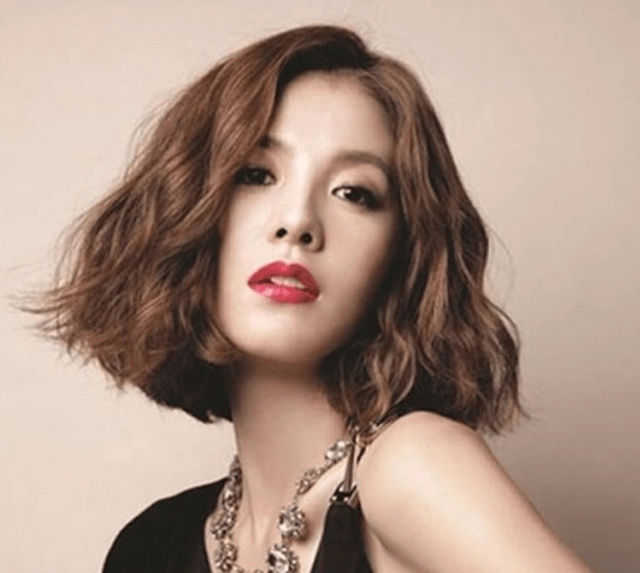 Kiểu tóc ngắn uốn đẹp trẻ trung cho bạn gái hot nhất năm 2019