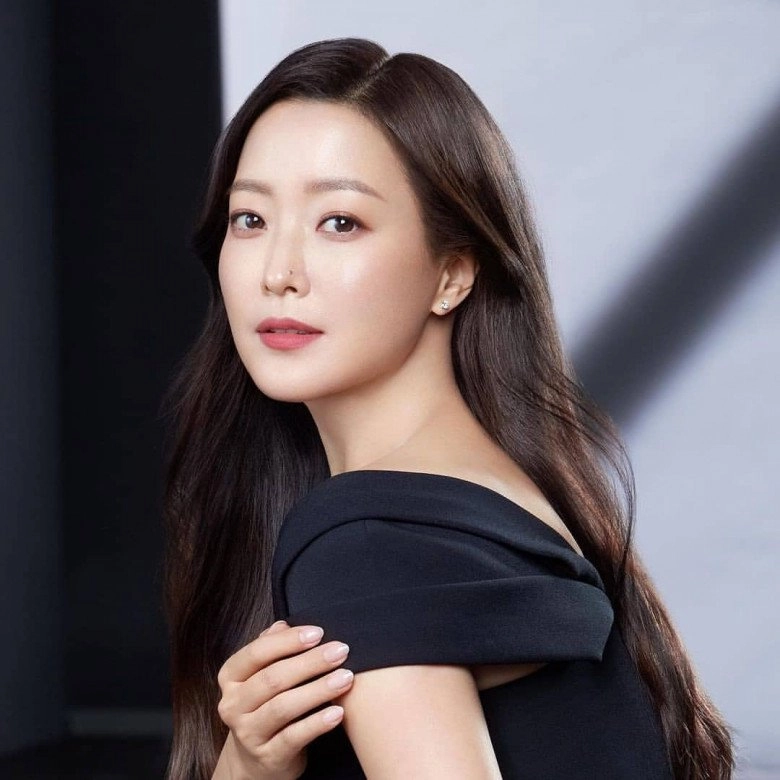 Kim hee-sun đọ sắc bên đàn em kém 19 tuổi nhờ một chiêu mà lập tức lấy lại vị thế đệ nhất mỹ nhân