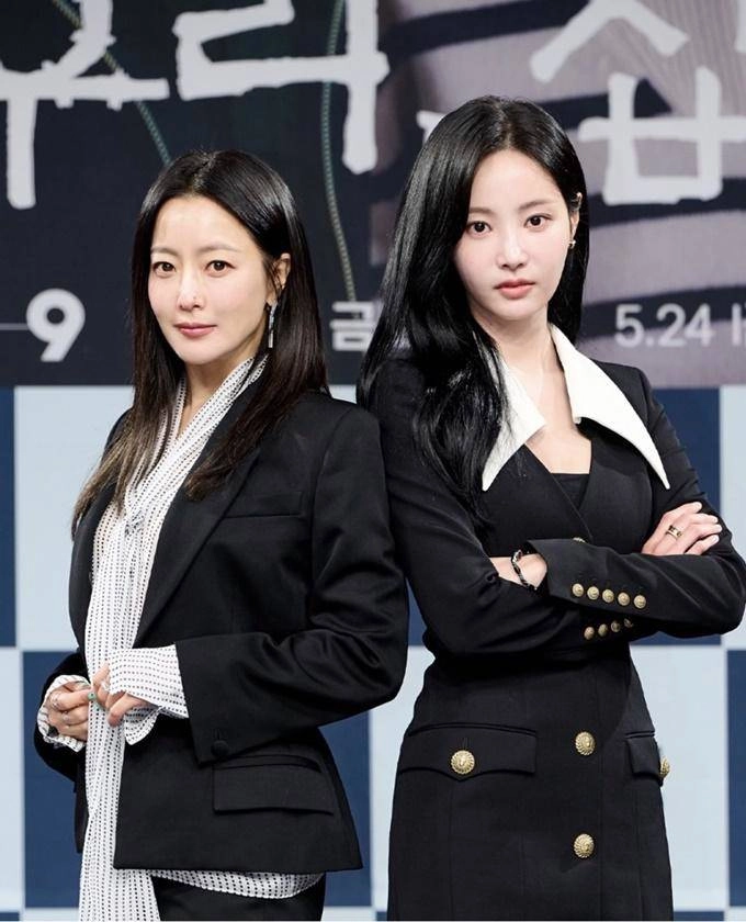 Kim hee-sun đọ sắc bên đàn em kém 19 tuổi nhờ một chiêu mà lập tức lấy lại vị thế đệ nhất mỹ nhân