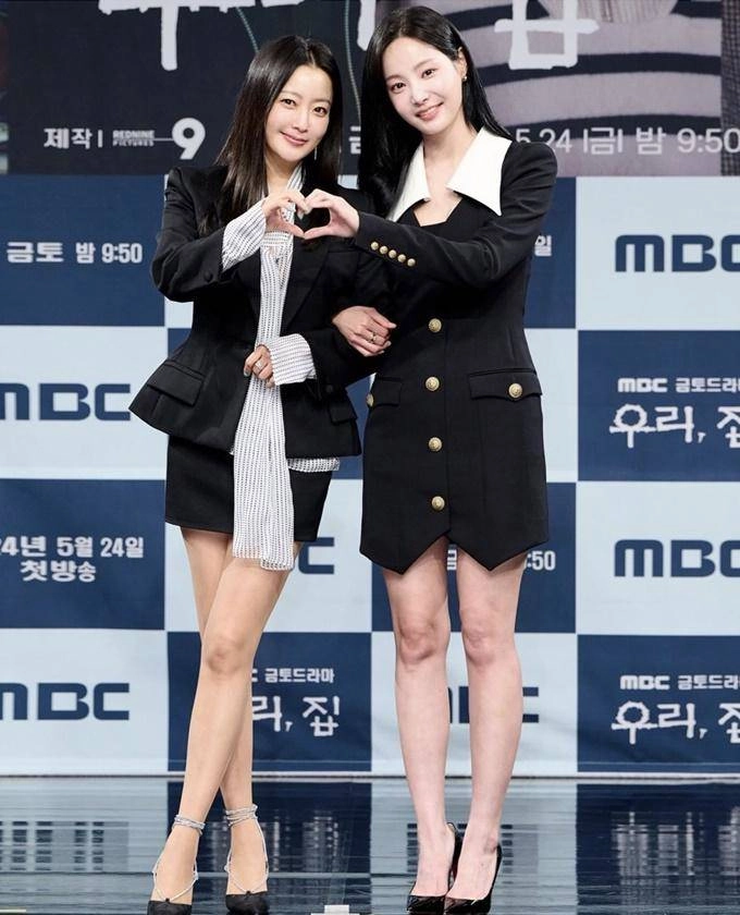 Kim hee-sun đọ sắc bên đàn em kém 19 tuổi nhờ một chiêu mà lập tức lấy lại vị thế đệ nhất mỹ nhân