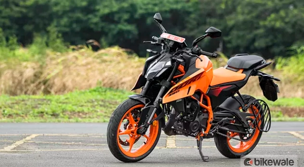 Ktm 390 duke vs tvs apache rtr 310 trên bàn cân thông số