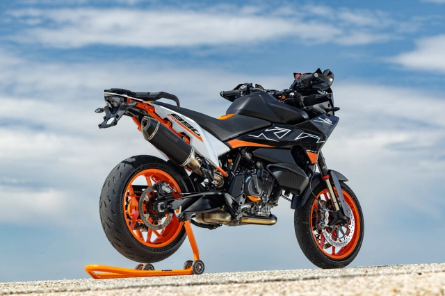 Ktm 890 smt 2024 chuẩn bị ra mắt tại malaysia với số lượng giới hạn chỉ 8 chiếc