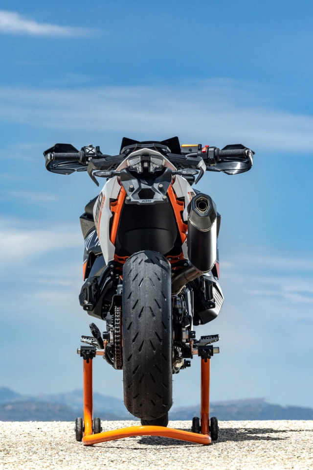 Ktm 890 smt 2024 chuẩn bị ra mắt tại malaysia với số lượng giới hạn chỉ 8 chiếc