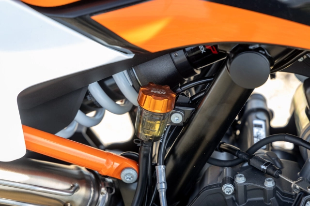 Ktm 890 smt 2024 chuẩn bị ra mắt tại malaysia với số lượng giới hạn chỉ 8 chiếc