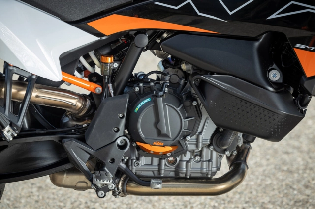 Ktm 890 smt 2024 chuẩn bị ra mắt tại malaysia với số lượng giới hạn chỉ 8 chiếc