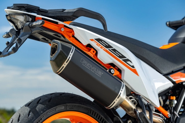 Ktm 890 smt 2024 chuẩn bị ra mắt tại malaysia với số lượng giới hạn chỉ 8 chiếc