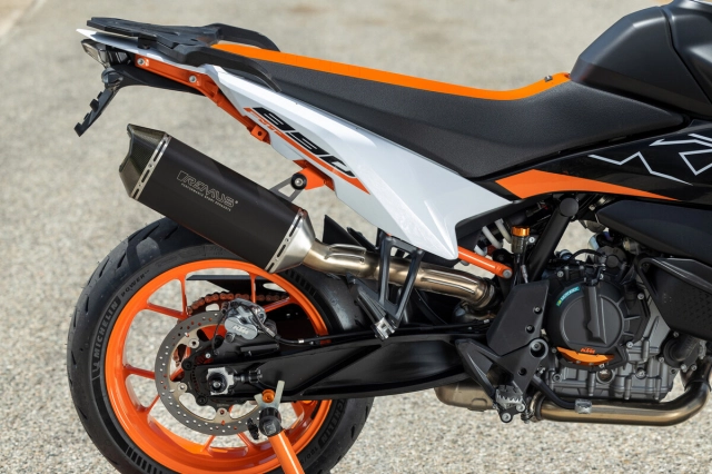 Ktm 890 smt 2024 chuẩn bị ra mắt tại malaysia với số lượng giới hạn chỉ 8 chiếc