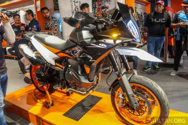 Ktm 890 smt 2024 hiện đã có mặt tại châu á giá từ 500 triệu đồng