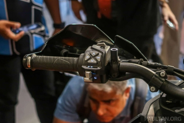 Ktm 890 smt 2024 hiện đã có mặt tại châu á giá từ 500 triệu đồng