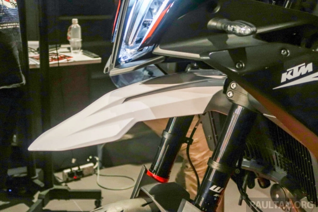 Ktm 890 smt 2024 hiện đã có mặt tại châu á giá từ 500 triệu đồng