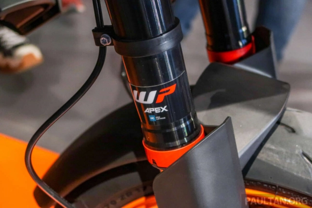 Ktm 890 smt 2024 hiện đã có mặt tại châu á giá từ 500 triệu đồng