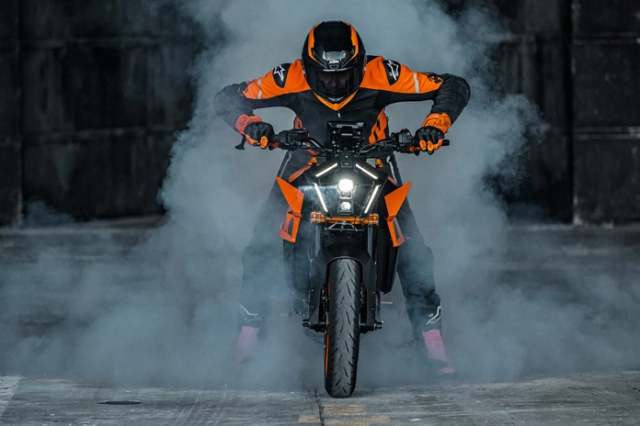 Ktm 990 duke 2024 sở hữu diện mạo hoàn toàn mới hầm hố hơn với biệt danh sniper