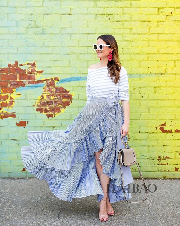 Kỳ lạ cô gái thấp bé như cái kẹo nổi tiếng nhờ mặc đẹp nhưng không bao giờ lộ mặt