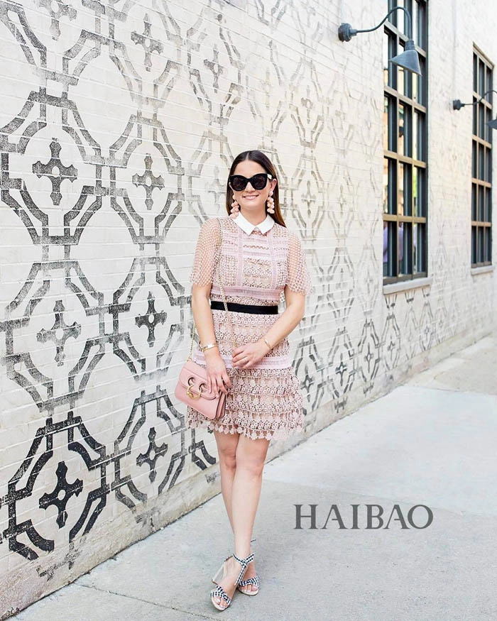 Kỳ lạ cô gái thấp bé như cái kẹo nổi tiếng nhờ mặc đẹp nhưng không bao giờ lộ mặt