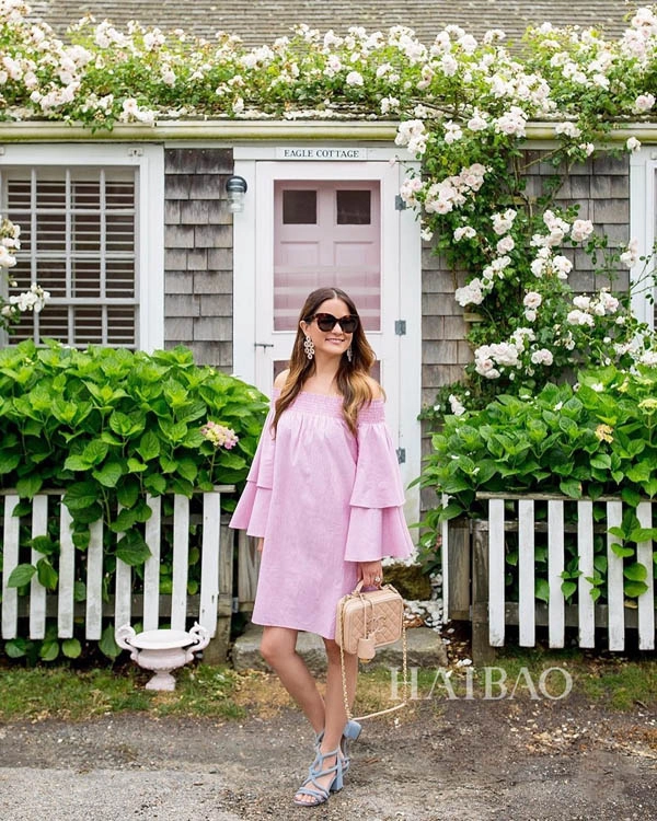 Kỳ lạ cô gái thấp bé như cái kẹo nổi tiếng nhờ mặc đẹp nhưng không bao giờ lộ mặt