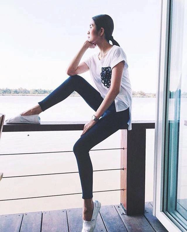 Là 2 biểu tượng nhan sắc nhưng hà hồ hà tăng cũng có lúc gầy nhẳng như xác ve