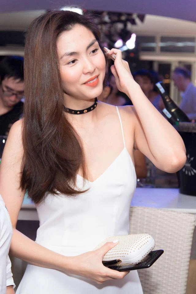 Là 2 biểu tượng nhan sắc nhưng hà hồ hà tăng cũng có lúc gầy nhẳng như xác ve